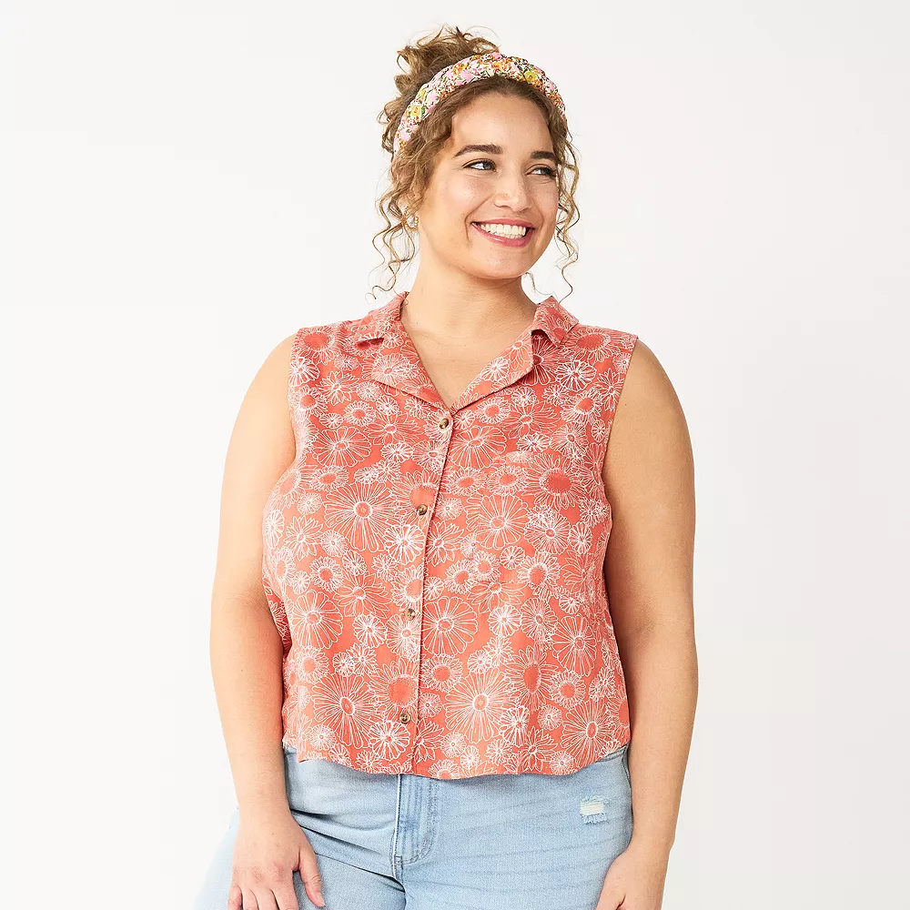 Juniors' Plus Size SO® Cropped Sleeveless Button Down Top 9 Juniors' Plus Size SO® Cropped Sleeveless Button Down Top - Image 7