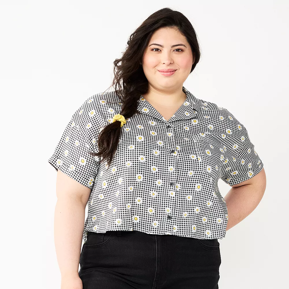 Juniors' Plus Size SO® Cropped Button Down Shirt 8 Juniors' Plus Size SO® Cropped Button Down Shirt - Image 6